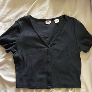 Levi’s v-neck crop top